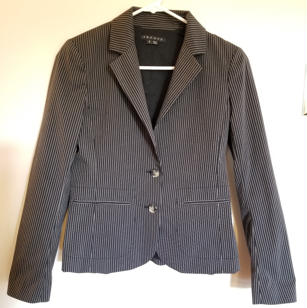 Theory coat in Excellent Used Condition. Size 4.